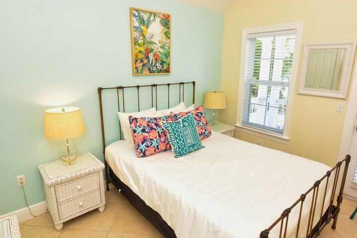 Room 2 of 376