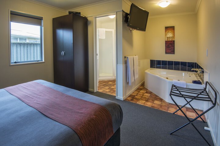 Room 4 of 31