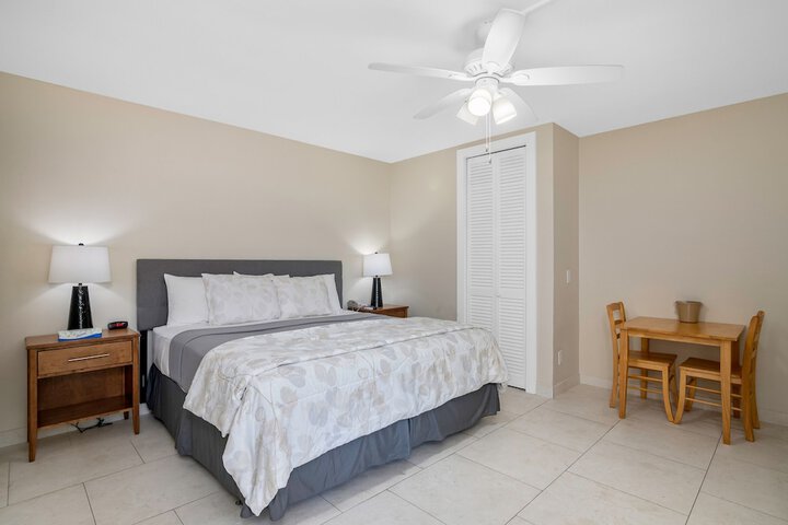 Standard | King Bed (6 of 16)