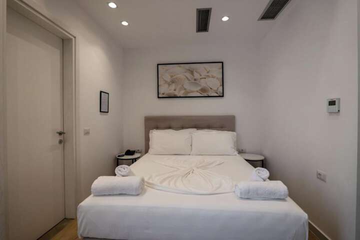 Room 27 of 91