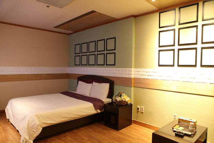 Room 4 of 35