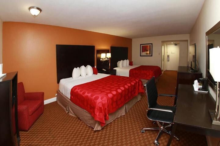 2 Queen Beds (6 of 7)