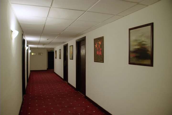 Ballroom/Hall 20 of 24
