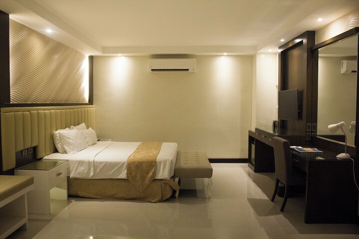 Room 5 of 23
