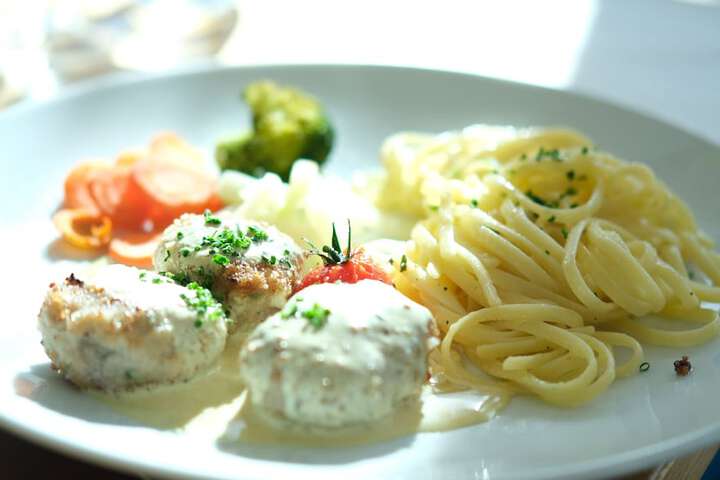 Dining 24 of 26