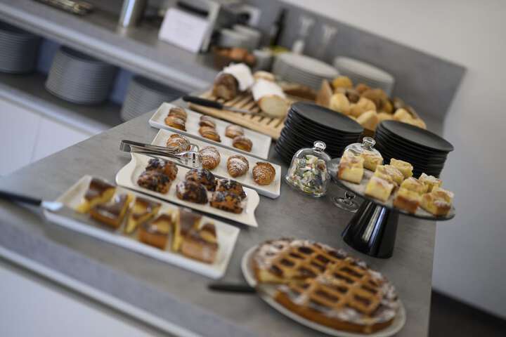 Breakfast/Coffee Service 66 of 71