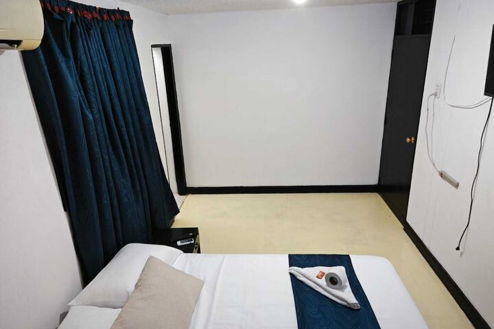 Room 11 of 32