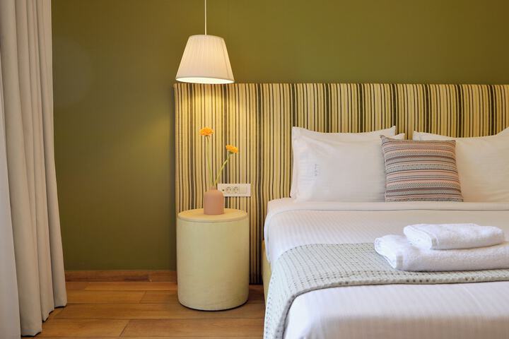 Room 15 of 37