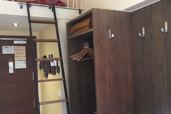 Room 17 of 63