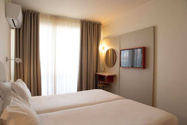 Room 12 of 46