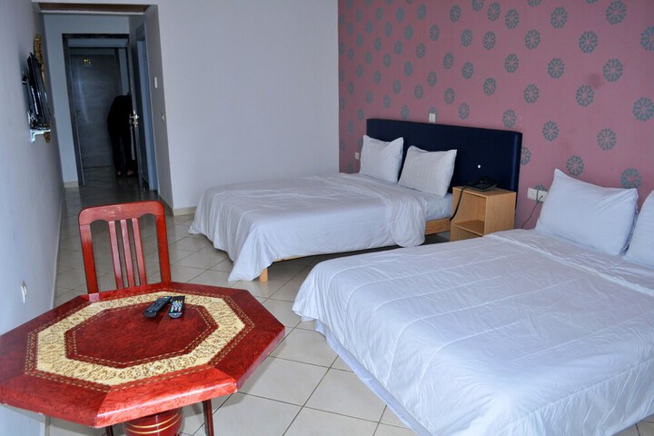 Room 12 of 25