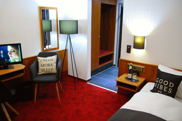 Room 5 of 42