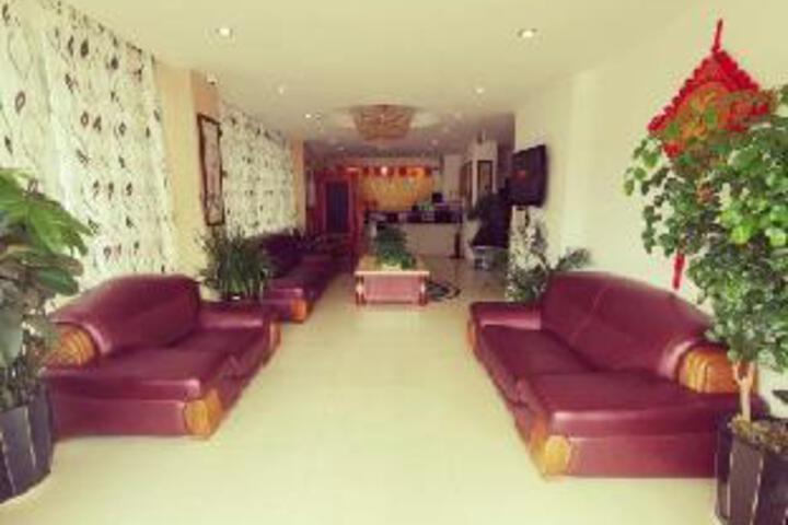 Fuxian Lake Coastline Express Hotel (Luchong Scenic Area)