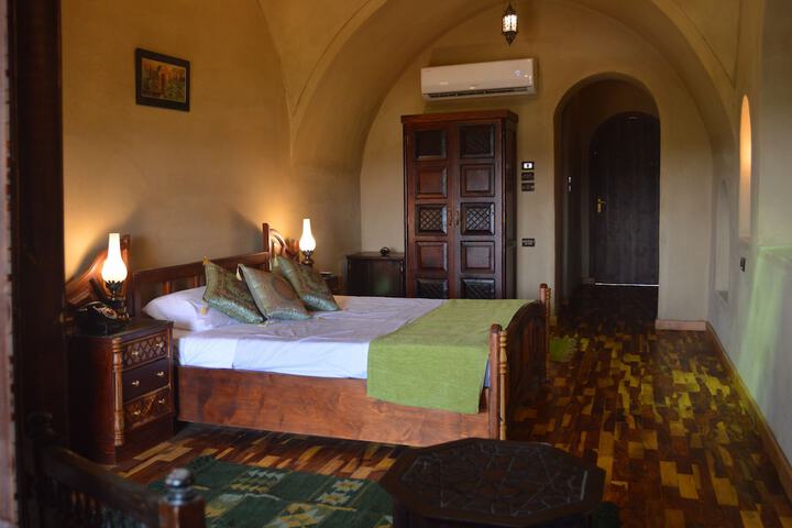 Room 16 of 193