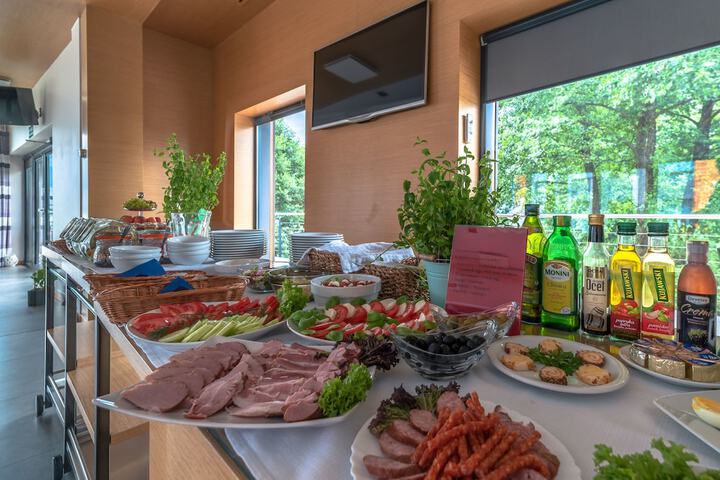Dining 98 of 136