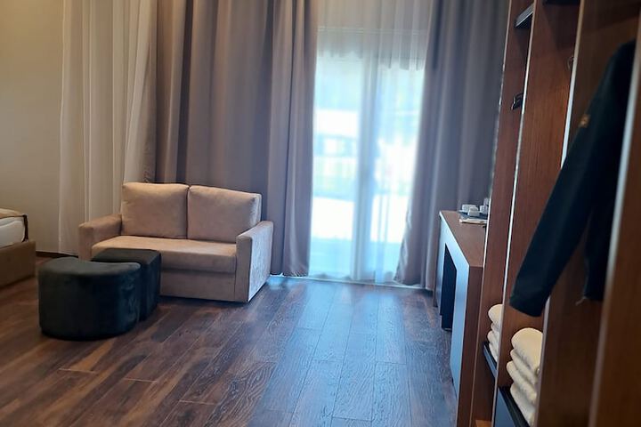 Room 11 of 117