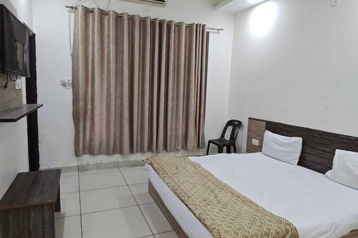 Room 3 of 6
