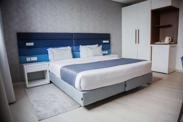 Room 13 of 24