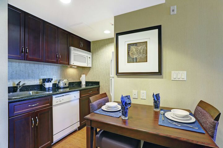 1 King Bed Whirlpool Studio Suite (15 of 22)