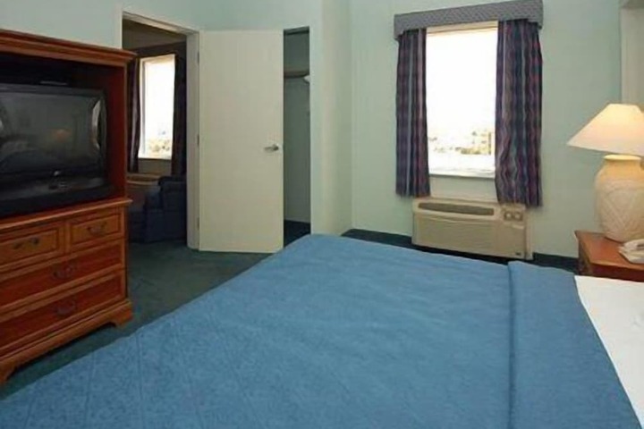 1 King Bed Suite (8 of 19)