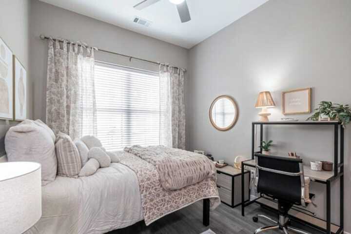 Room 5 of 16