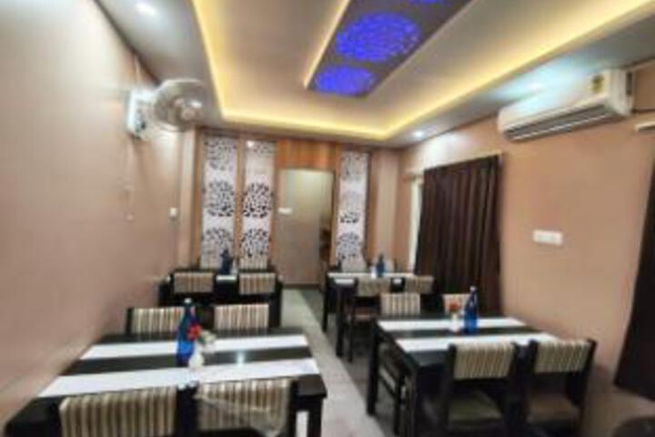 Dining 5 of 15