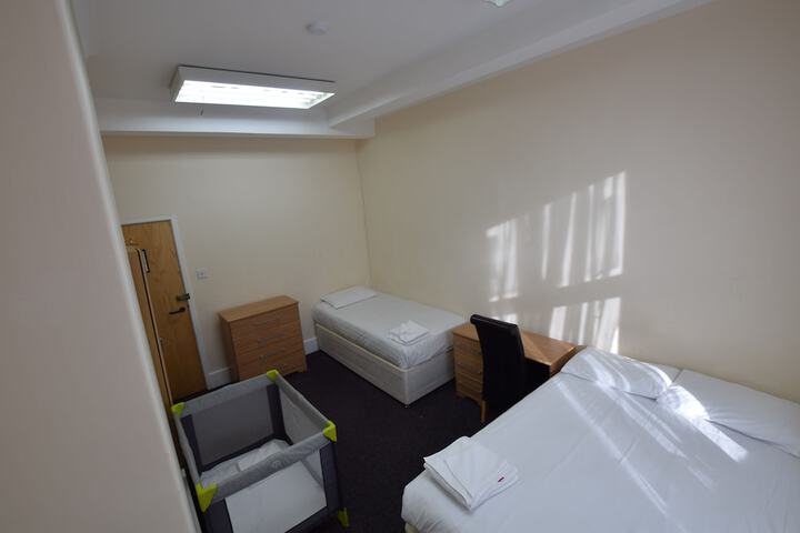 Room 4 of 32