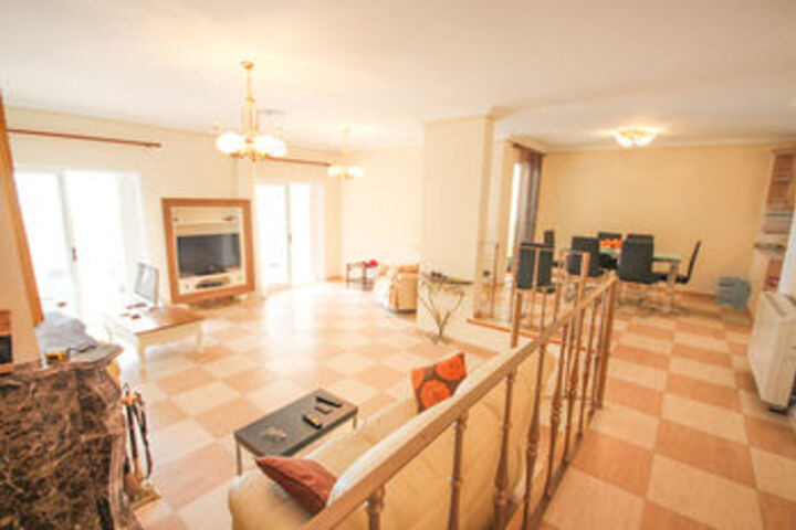 Room 13 of 18