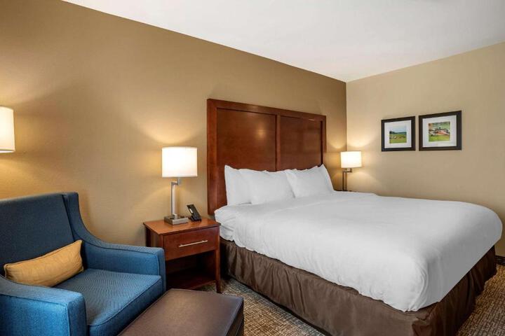1 King Bed (18 of 26)