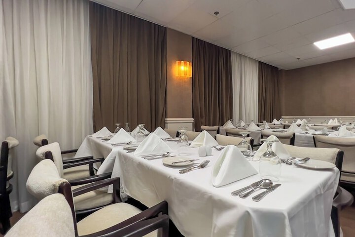 Dining 39 of 46