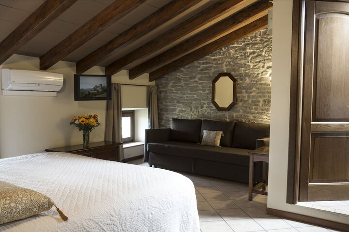 Room 4 of 42