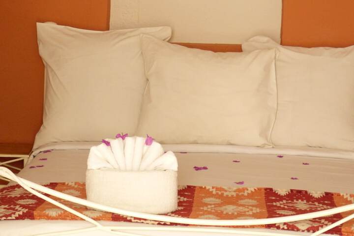 Room 2 of 35
