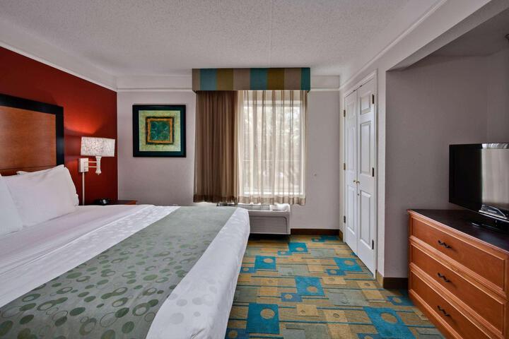 1 King Bed (4 of 18)