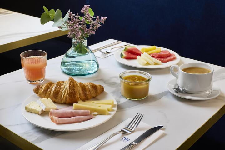 Breakfast/Coffee Service 29 of 35