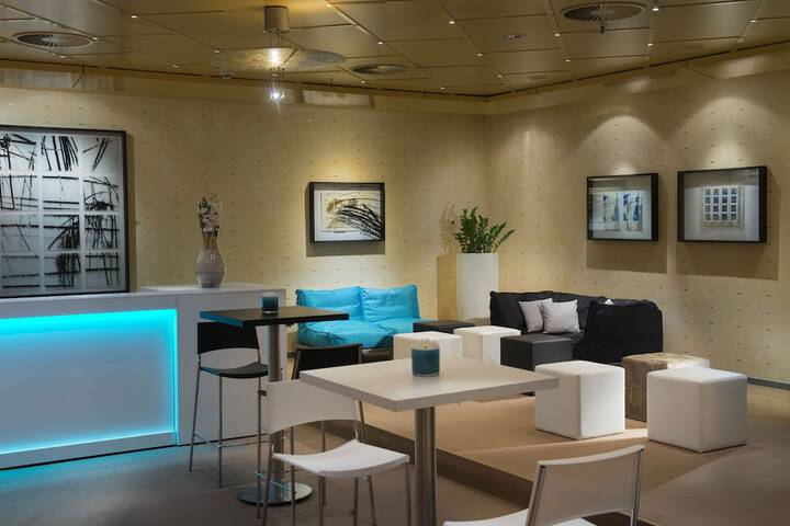 Lounge 61 of 72
