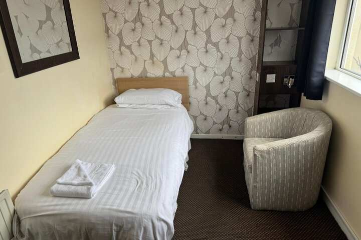 Room 17 of 156