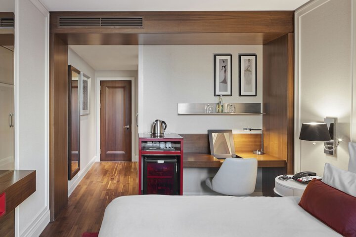 Room 10 of 81