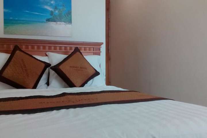 Room 8 of 14