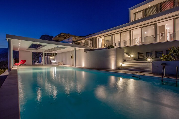 Pool 76 of 142