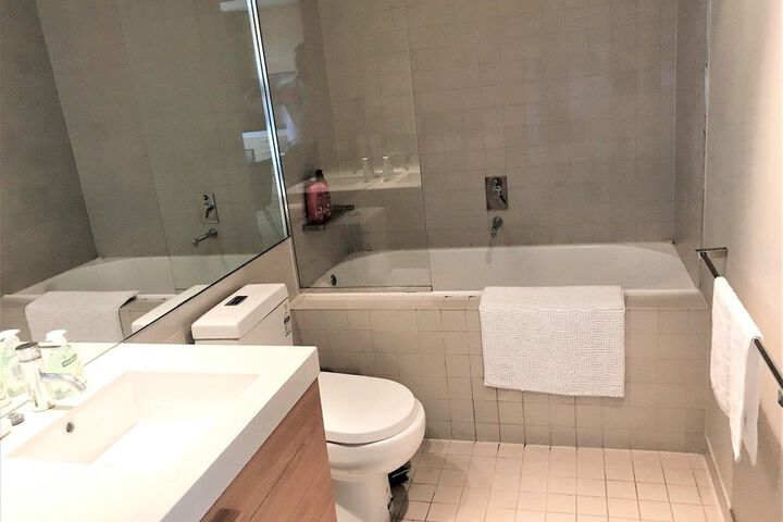Room 9 of 27
