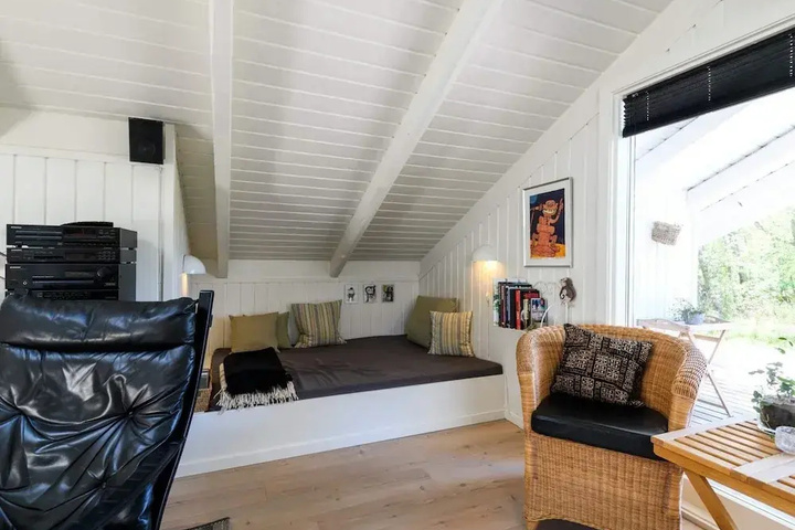 Room 5 of 14