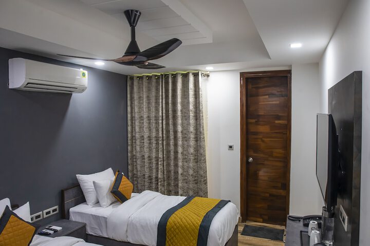 Room 4 of 22