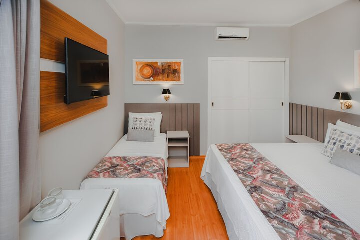 Room 8 of 175