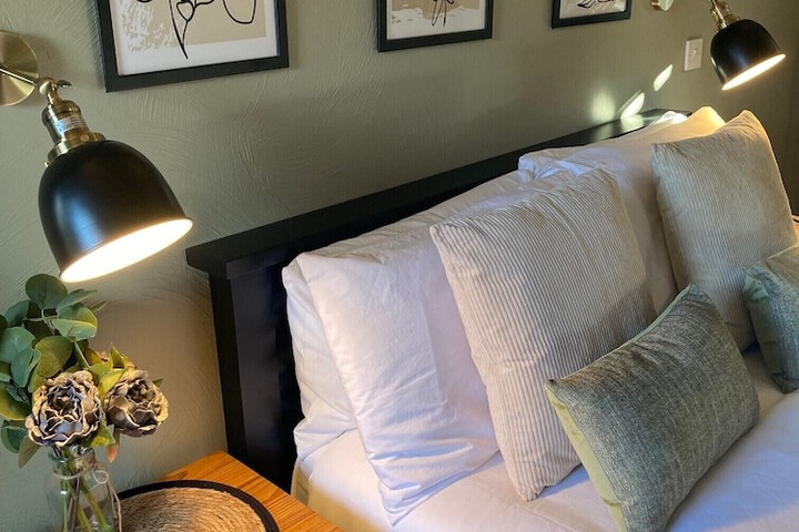 Room 4 of 28
