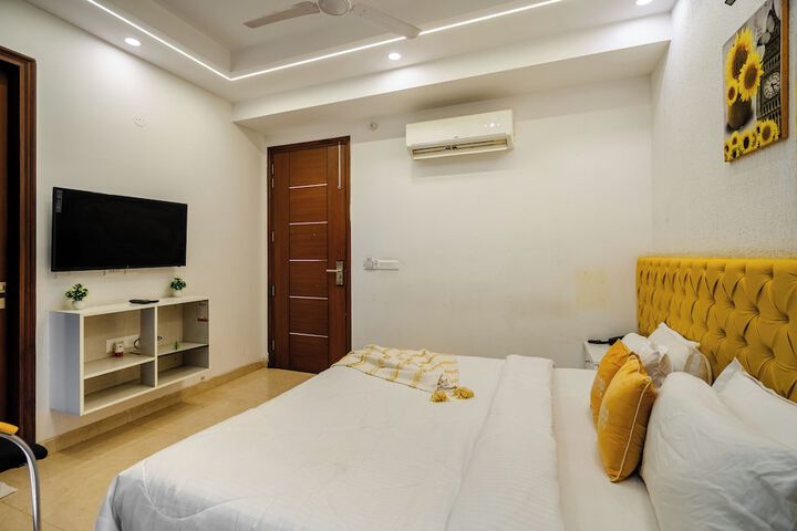 Room 27 of 77