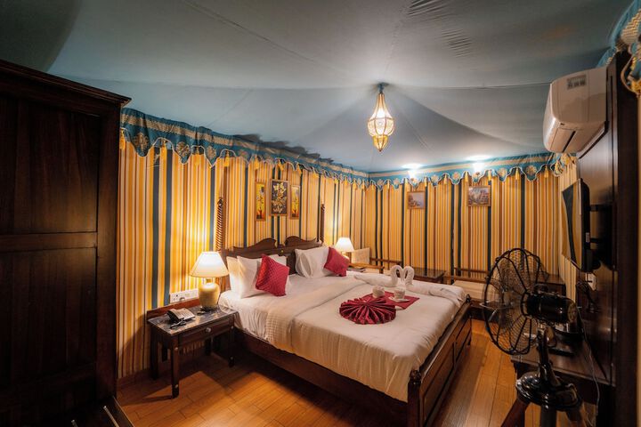 Room 4 of 53