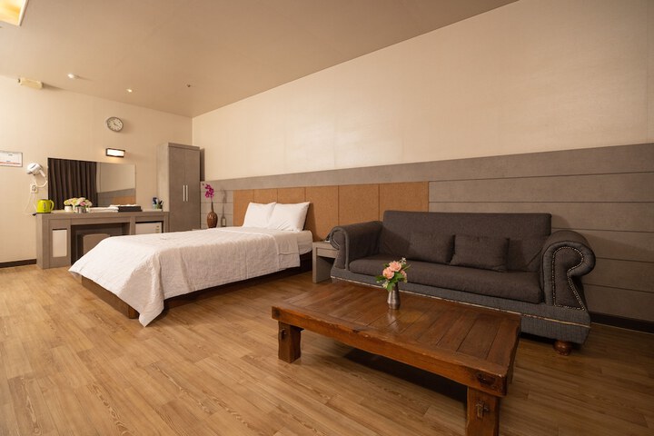Room 10 of 23