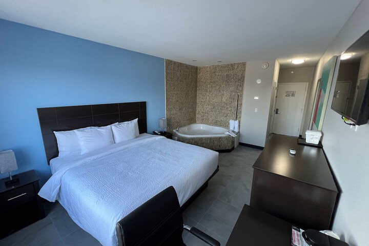 Room 12 of 27