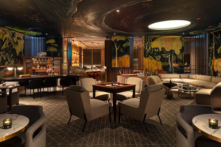 Lounge 81 of 103