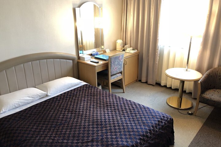 Room 6 of 43